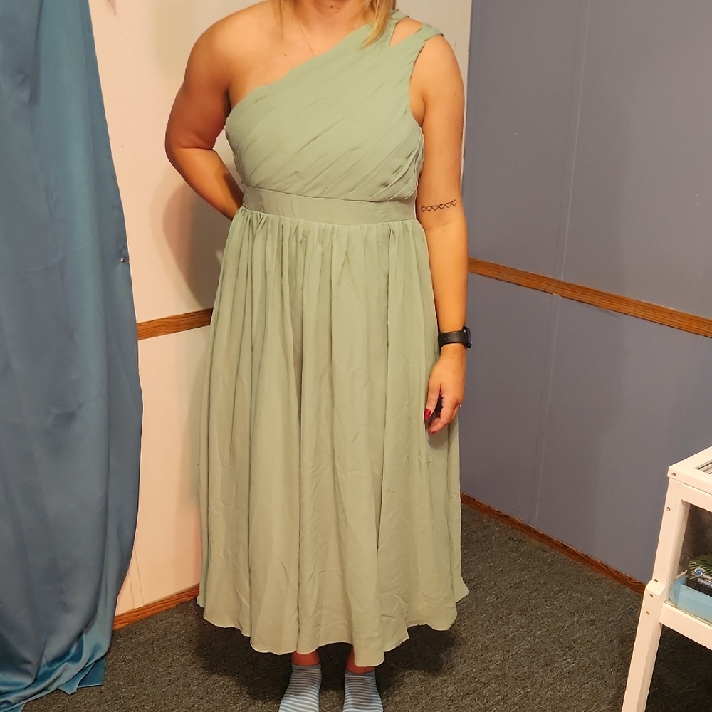 Elegant One-Shoulder Green Dress